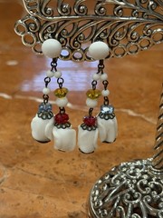 VINTAGE ART DECO WHITE MILK GLASS RED BLUE YELLOW BEADS DANGLE Clip On Earrings