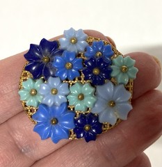 Vtg Miriam HaskellRoundl Brooch Hand Wired Molded Blue Flowers Pin-forget-me-not