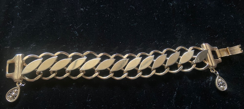 Vintage Bracelet 1960’S ERA Goldtone Chunky 7″ A