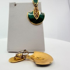 Vintage Green Enamel Gold Tone Geometric Ribbon Swirl Statement Clip On Earrings