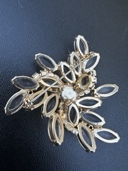  Vintage Juliana Aurora Borealis Rhinestone Brooch PIN Flower shaped Gold Tone