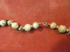 27″ GRADUATED PLASTIC STONE BEADS NECKLACE