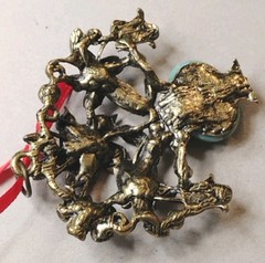 Vtg Antiqued Brassy Tone FLOWERS in Vase Acrylic Faux Peking Glass 2.25″ Pendant