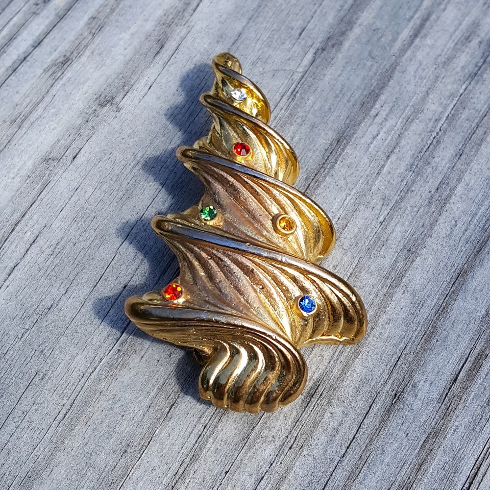 Vintage VERO Christmas Tree Brooch w Rhinestones 2.5″ Twist Gold Tone Pin
