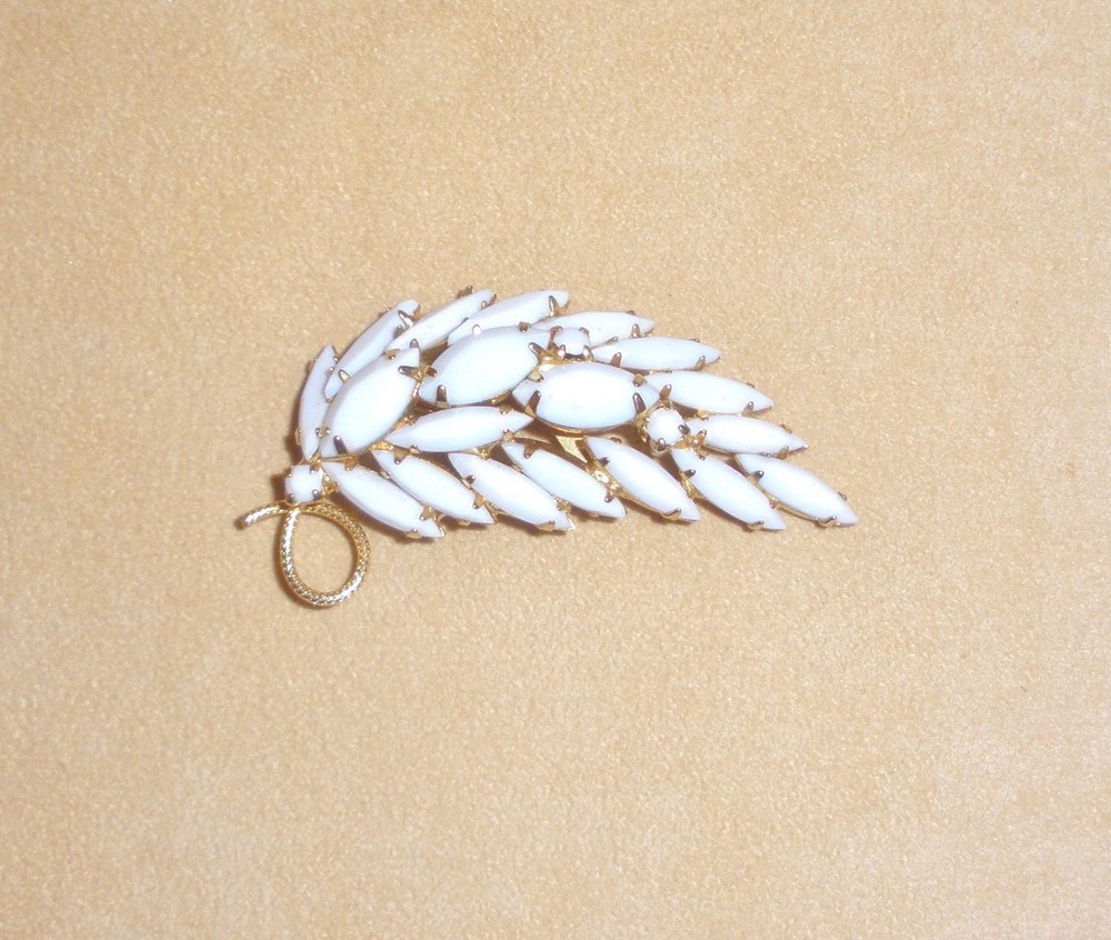 Beautiful D&E White Milk Glass Pin w/ Long, Thin Navettes by Juliana Jewelry