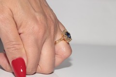 Vintage Circa 1980s 18k Gold Natural Diamond And Oval Cut Sapphire Ring