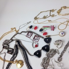Costume Jewelry Lot Boho Mod metal mixed materials locket black red vtg 22 pc