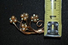 Bouquet of Faux Pearl Flower Brooch Pin in Gold Tone Vintage 2 3/4″ by 1 1/2″
