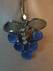 Vintage Beautiful 18k White Gold Plated Blue Cats Eye Rhinestone Grape Necklace