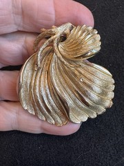 Lisner Large Vintage Gold Toned Brooch Signed