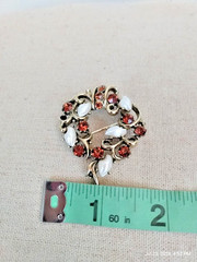 Lisner Vintage Gold Tone Brooch Rootbeer Color Rhinestones/Baby Tooth Faux Pearl