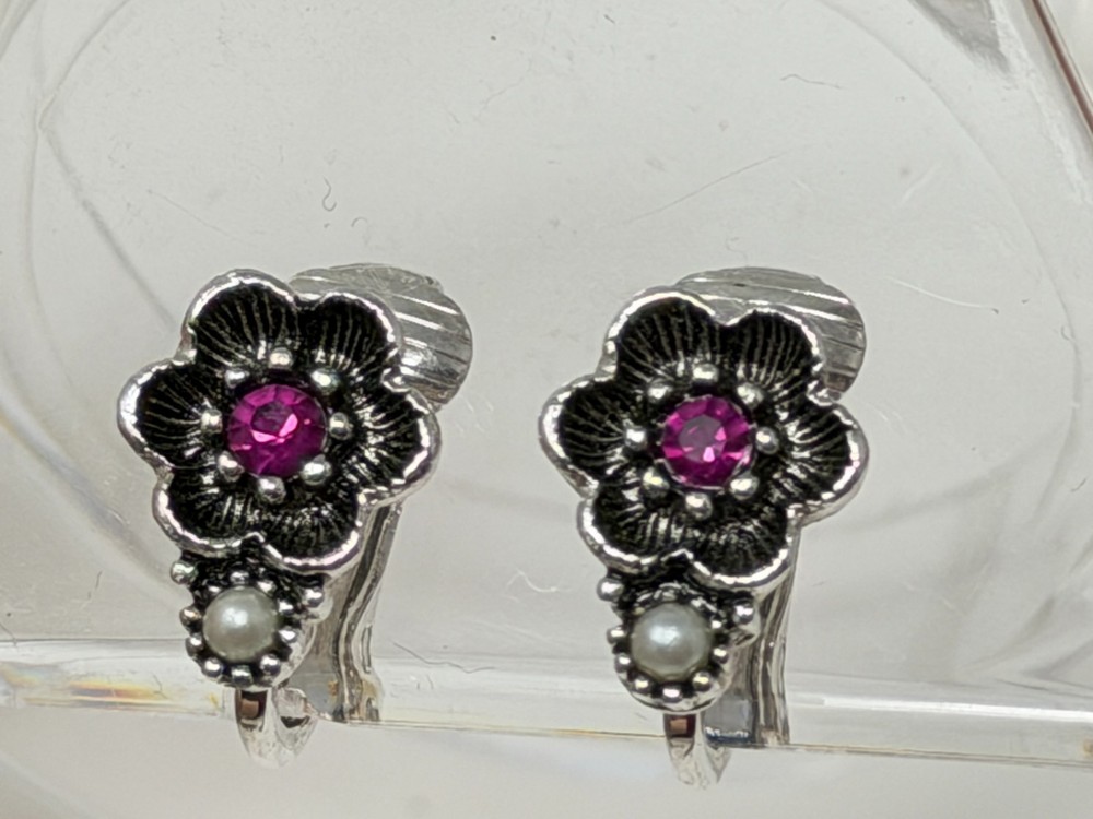 Vintage AVON 1974 Rosegay Antiqued Silver Tone Rhinestone Flower Clip Earrings