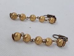 Vintage Gold Tone Ribbed Bead Dangle Clip Earrings Retro Statement Jewelry