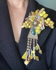 HUGE VINTAGE BROOCH HAND-WIRED GLASS BEADS Stone COLORFUL ATTRACTIVE FLOWER