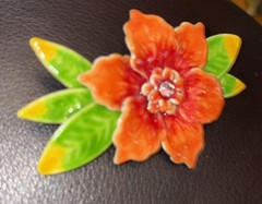 VINTAGE RESIN POINSETTIA LIGHTWEIGHT BROOCH Clothing Accessory Pin