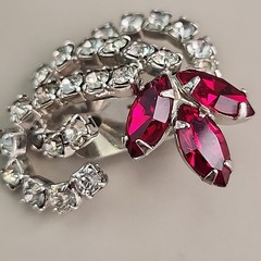 Vintage Hattie Carnegie Rhinestone Clip On Earrings Red Silver Tone Swirl 1 1/8″