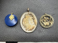 Vintage Mixed Animal Pendant Lot Gold Tone Owl Frog Swan 3 Piece Costume Jewelry