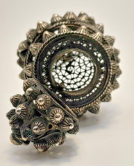 Silver Toned Beehive Compartment Ring Size 6 – 14.86 grams – Intricate Detail