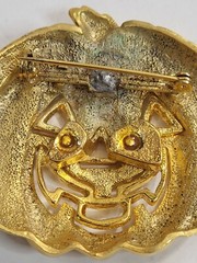 Vintage Halloween Pumpkin Jack O Lantern Carved Gold Tone Pin Brooch