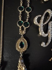 17 Piece Modern Jewelry Lot Gold/Silver Tone Brooches Necklaces Bracelets