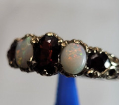 Vintage 375 9K Yellow Gold Opal & Almandine Garnet Ring Size 6.75