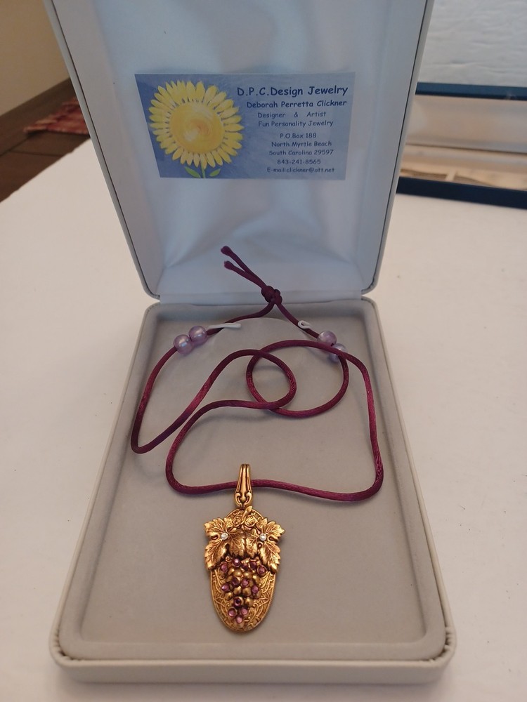 GRAPE ON A VINE Necklace D.O.C. DESIGNS N. MYRTLE BEACH S.C.NEW FREE SHIP