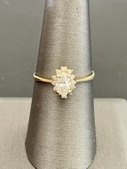 19k Yellow Gold 56pt Marquise Diamond Ring (C72)