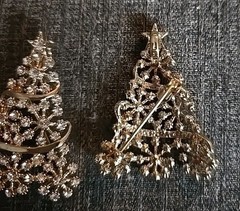 Pair Of Vintage Stauer Rhinestone Trees with Star Brooch Christmas Holiday Xmas