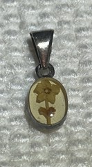 Vintage 925 Sterling Silver Flower Acrylic Resin Oval Pendant Very Dainty