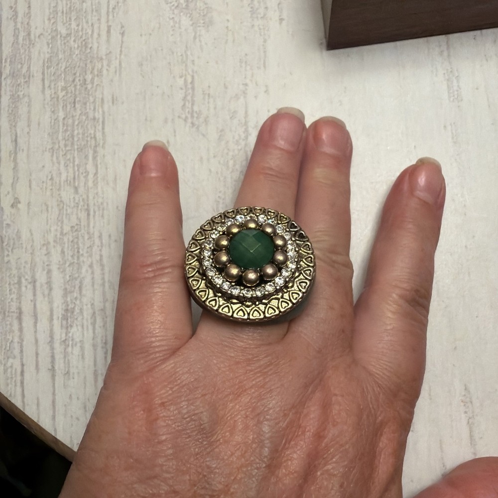 Vintage Green Stretchable Statement Ring Size 6-8 Victorian