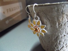 1 Pair Old .75″in Metal Yellow Sunflower Sparkly Dangle Earrings