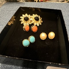 Joan Rivers Gold Tone Earrings Mixed Lot 4 Pairs Flower Black Cabochon
