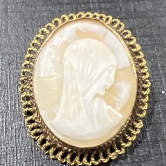vintage cameo brooch 1.5 In