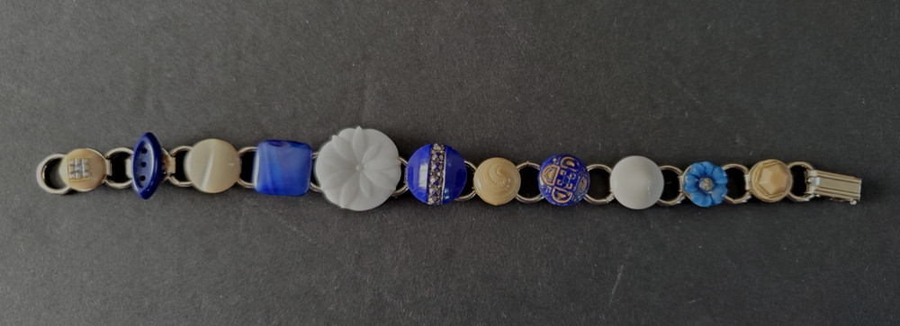 Vintage Button Bracelet Blue White Beige Glass & Plastic on Metal Base 6 1/2″