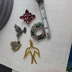 Modern Brooch Lot Humming Bird Dove Christmas Wreath Acrylic Rhinestones Heart