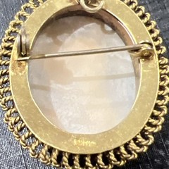 vintage cameo brooch 1.5 In