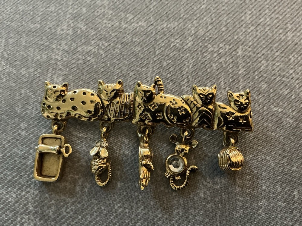 Vintage AJC Cats Dangle Costume Gold Tone Brooch Jewelry With 5 Dangling Charms