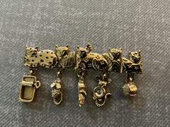 Vintage AJC Cats Dangle Costume Gold Tone Brooch Jewelry With 5 Dangling Charms