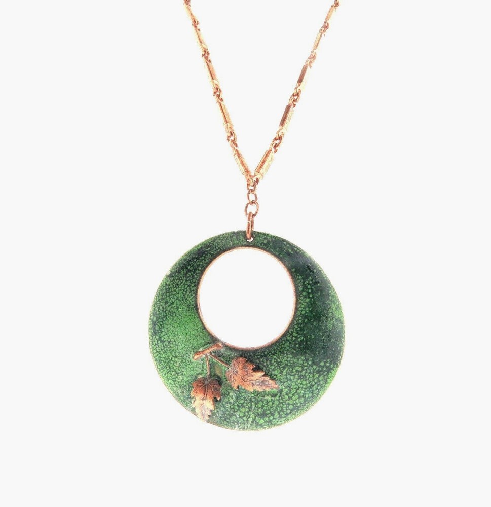 Vintage Enamel Circle Pendant Necklace 2.75 * 28 in