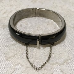 Vintage Black Silver Tone Bangle Bracelet Etched Safety Chain Hinged