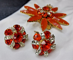 Vintage Selro Selini? Lucite & Rhinestone Gold Tone Floral Set Brooch & Earrings