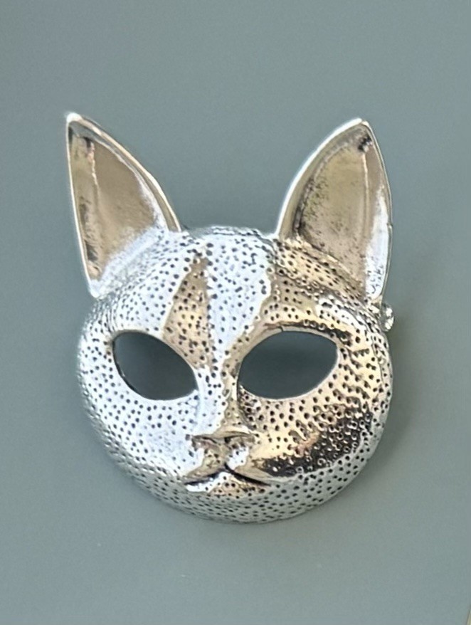 Cat Mask Vintage Style Brooch silver Tone Metal