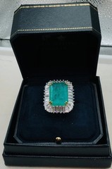 Stunning Vtg STAR OF HOLLYWOOD Simulated Emerald and Crystals Cocktail Ring Sz8