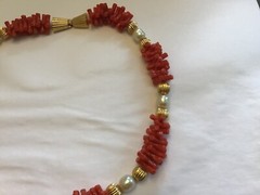 MIMI D N 1980 VTG SIM CORAL PEARL GOLD BEADED 16” FASHION NECKLACE VERY PRETTY!
