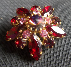 Vintage Austria Red & Pink Rhinestone Brooch 1.5″ Floral Cluster Gold‑Tone