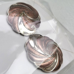 Vintage Sea Gems Textured Mauve & Bronze Enamel Silver Tone Swirl Earrings 1.25″