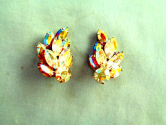 Exceptional Vintage gold & Clear AB Rhinestone Earrings – Layers Clip-ons