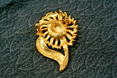 BR55 – Vintage Brooch, Costume Jewelry, Sunflower, Gold Toned, 2.25 X 1 .50 in.