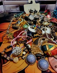 2 LB Mixed jewelry craft Lot, Beads, rings, necklaces Findings Repair Harvest