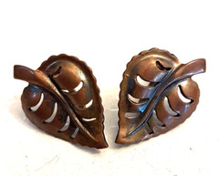 Vintage Copper Leaf Earrrings MCM Screw Back Leaves Cut Out Design no brand mark